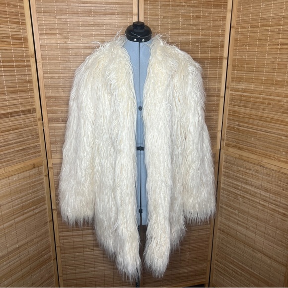 Blank NYC Women's Cream Faux Fur Teddy Jacket Small NWOT - Picture 2 of 11